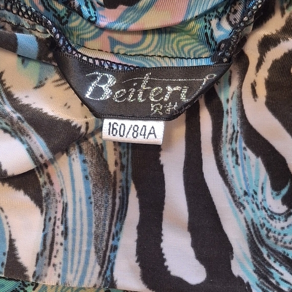 Beiteru Swirly Wrap Blouse - Picture 7 of 7